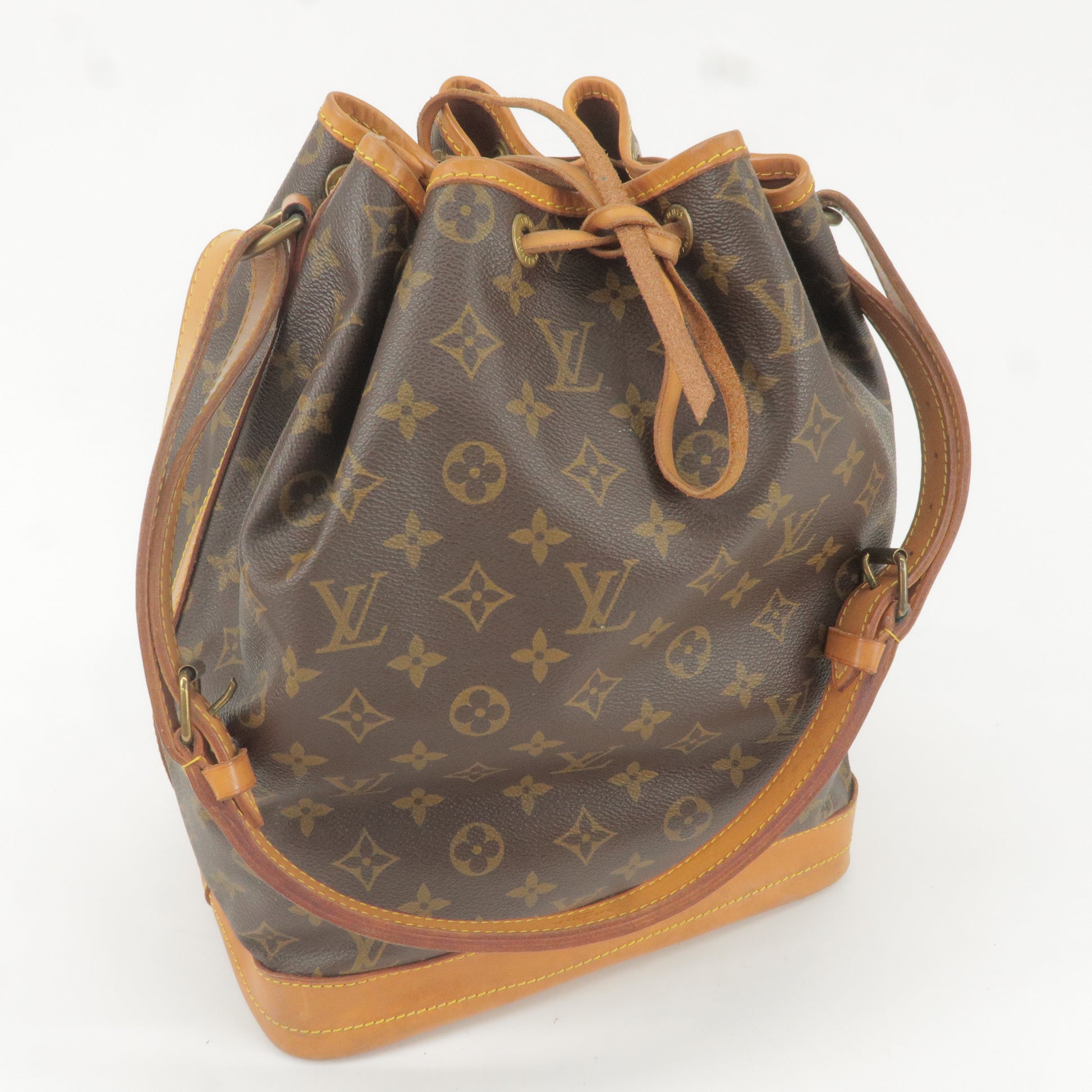 LOUIS VUITTON Pre Owned Monogram Canvas Noe Large Shoulder Bag