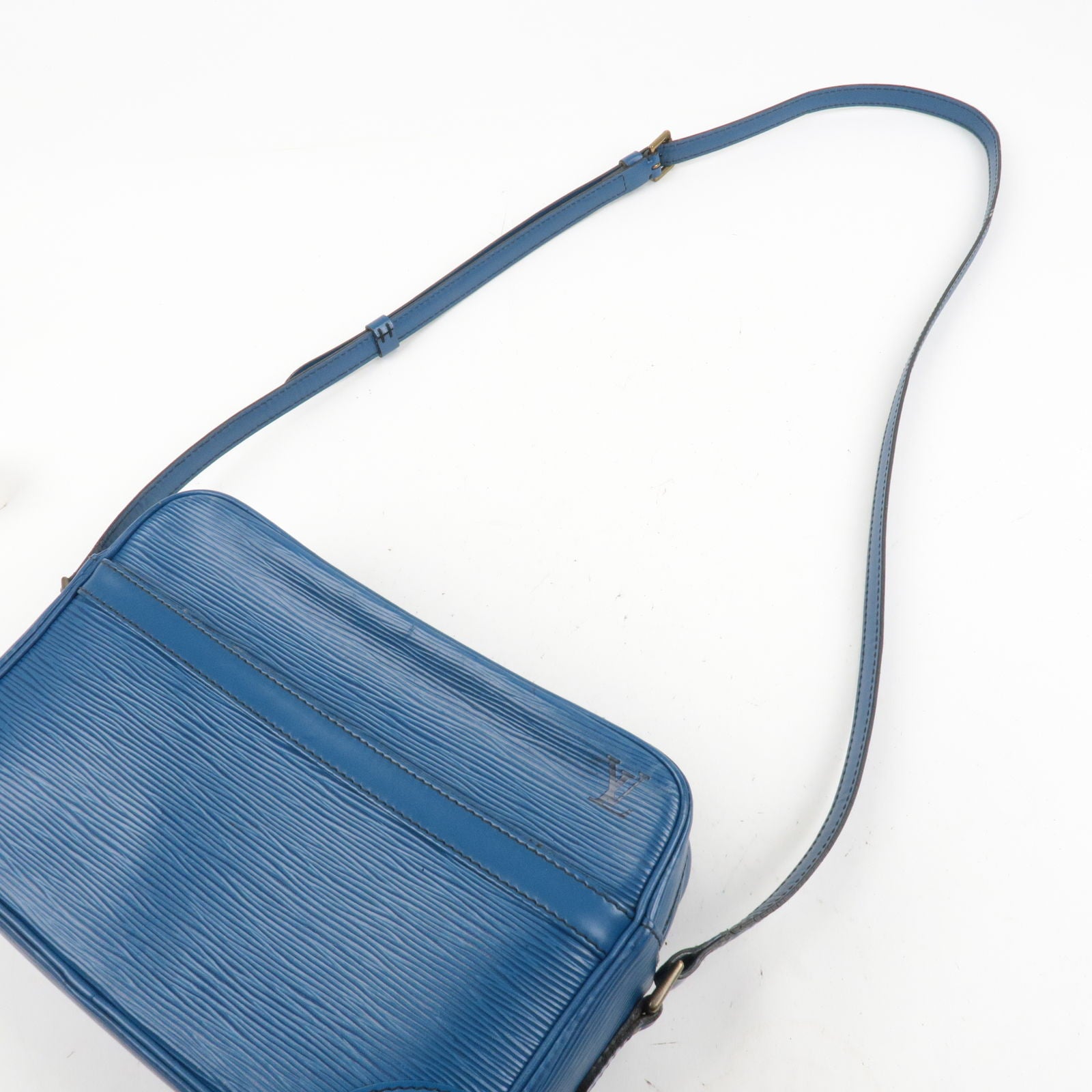 Louis-Vuitton-Epi-Pouch-For-Soufflot-Hand-Bag-Toledo-Blue