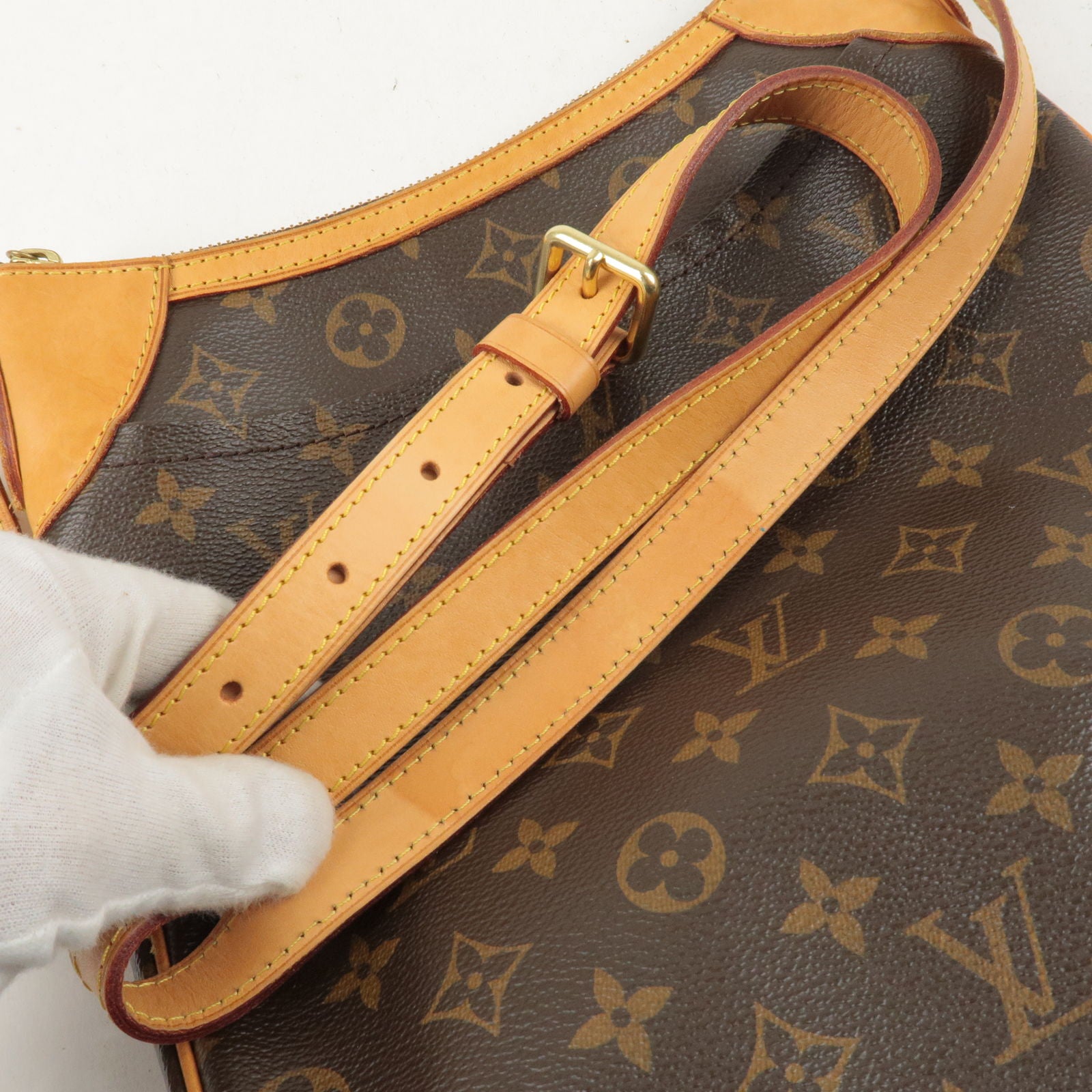 For National Handbag Day, Celebrate True Love: Rihanna and her Louis Vuitton  x Frank Gehry Twisted Monogram Bag - PurseBlog