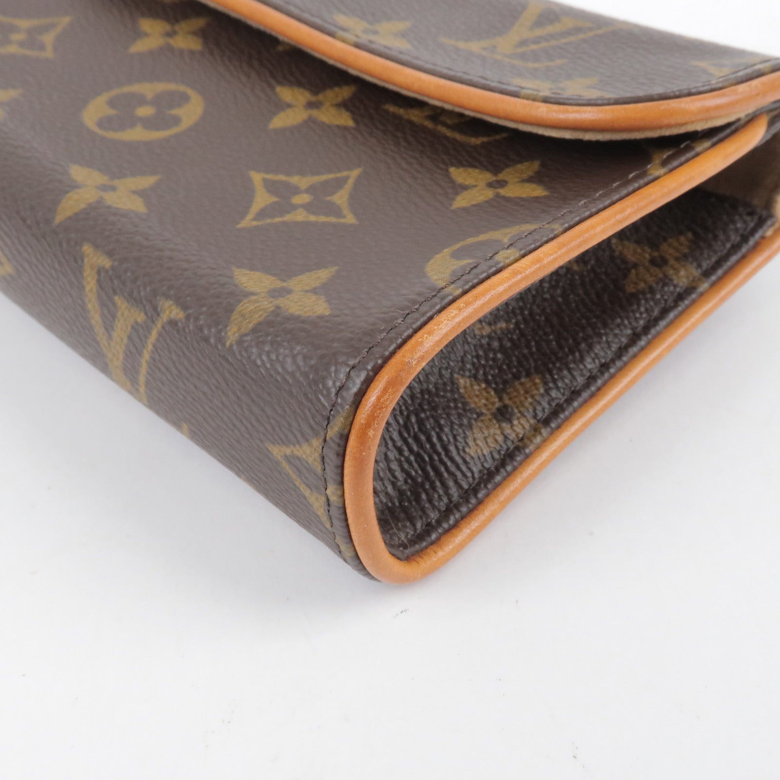 Louis Vuitton Pochette Florentine Brown Canvas Clutch Bag (Pre-Owned)