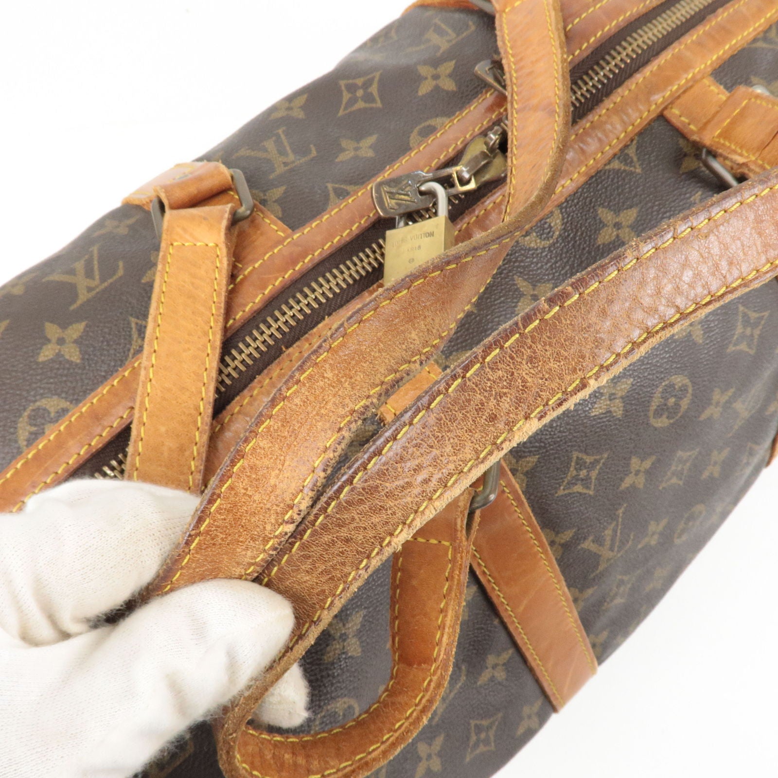 x Louis Vuitton hoodie - 45 - Bag - Vuitton - Monogram - Sac - Souple -  Boston - M41624 – Sac cabas Louis Vuitton Artsy moyen modèle en cuir  monogram marron - Louis