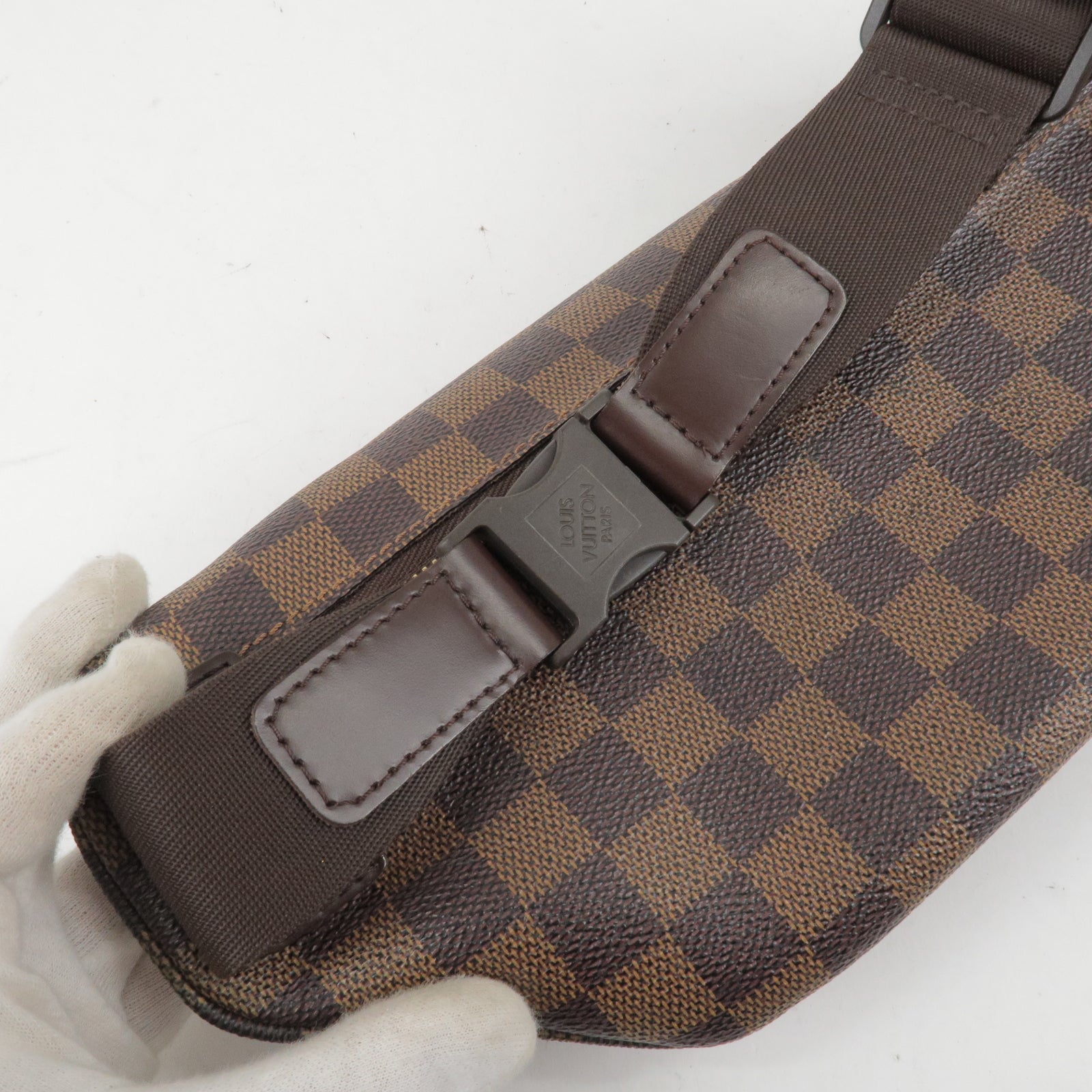  Louis Vuitton, Pre-Loved Damier Ebene Bum Bag Melville, Brown :  Luxury Stores