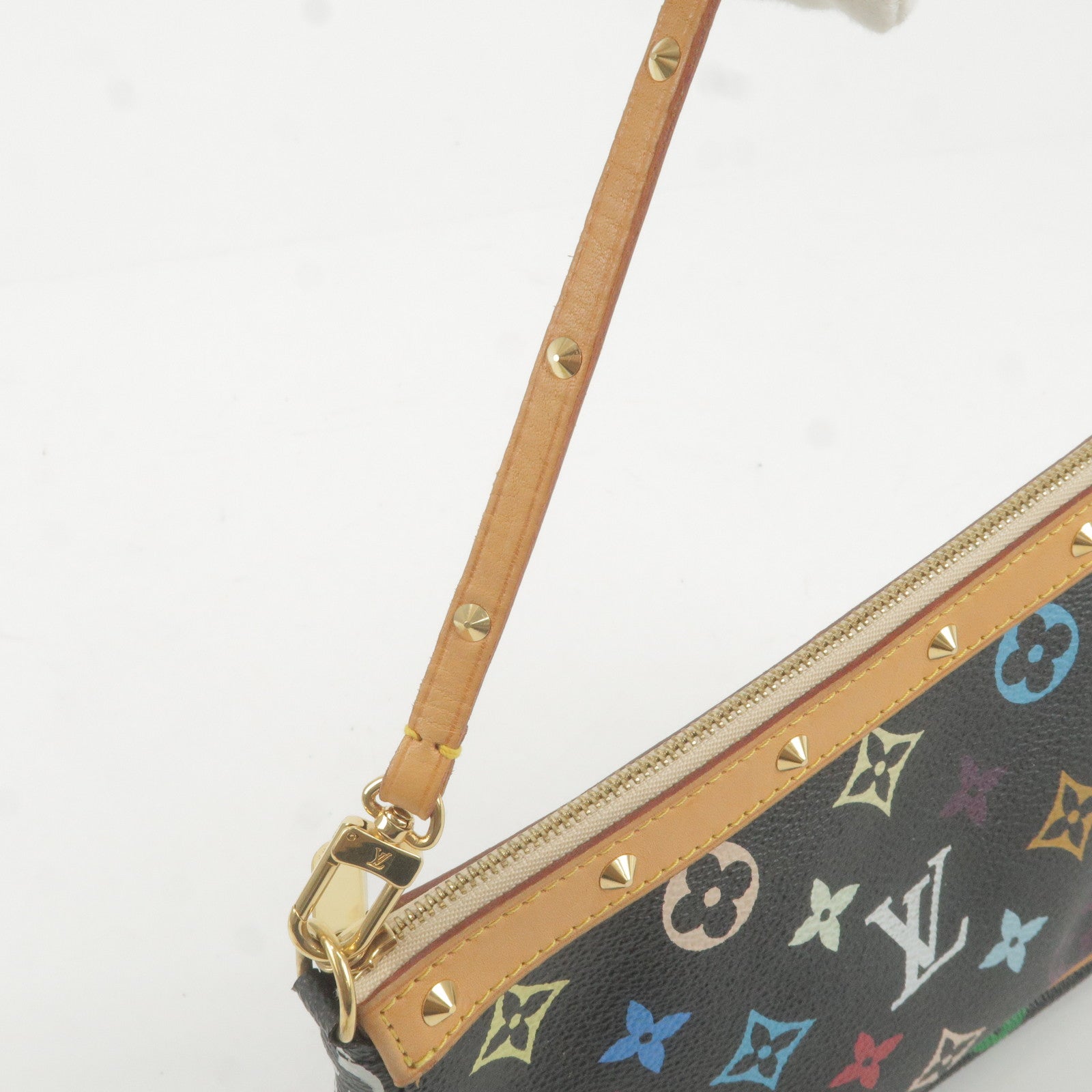 Buy Louis Vuitton Pre-loved LOUIS VUITTON Saintonge monogram Noir