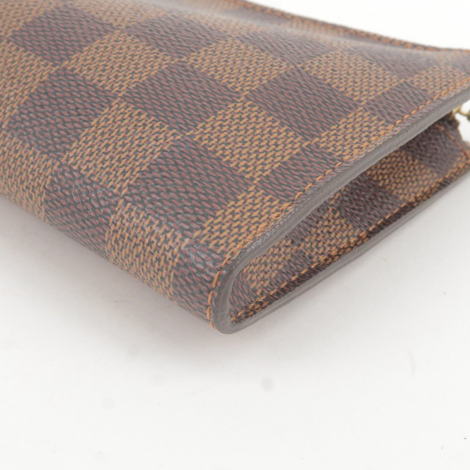 Sold at Auction: LOUIS VUITTON - Damier Travel bag