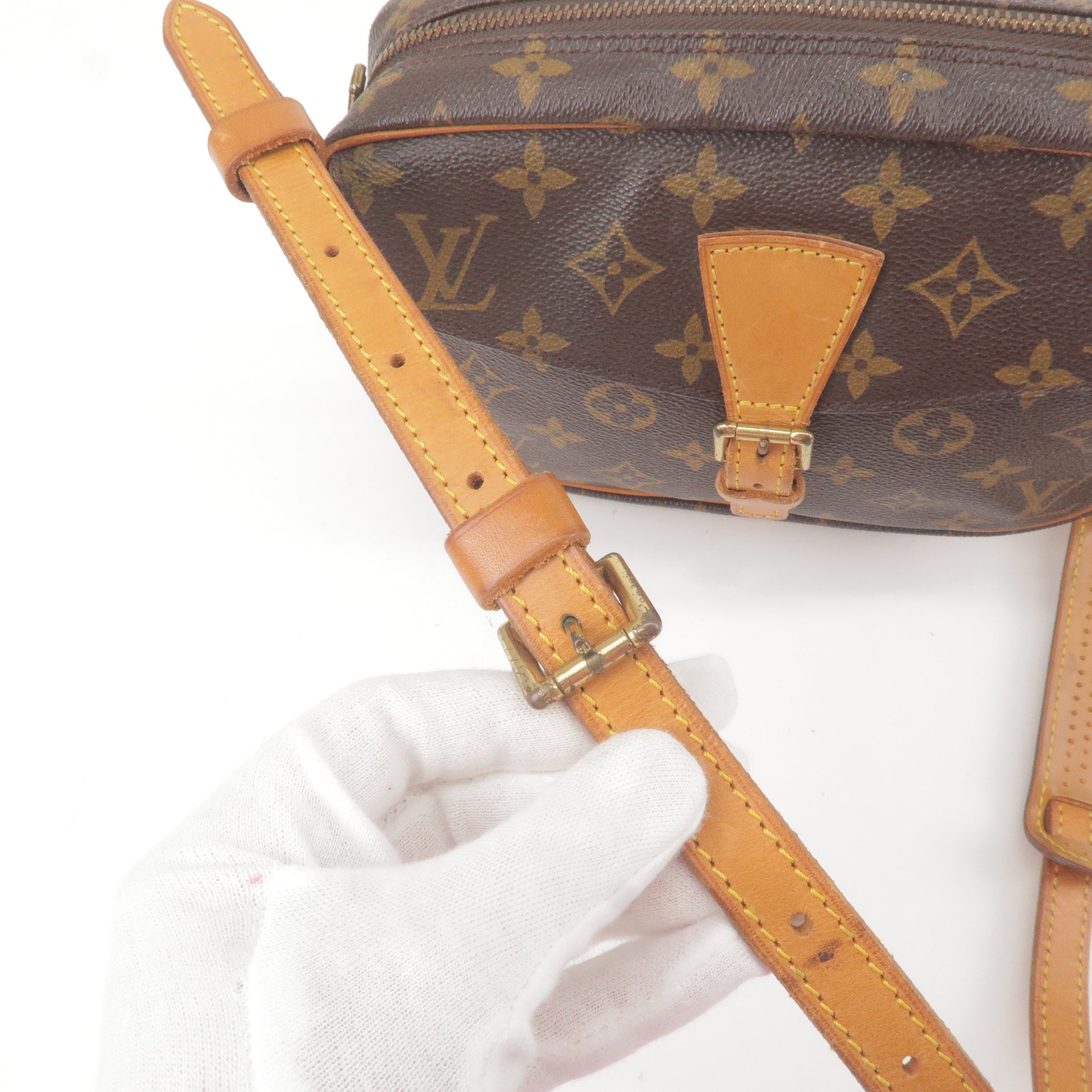 Louis Vuitton Coussin Brown Canvas Shoulder Bag (Pre-Owned)