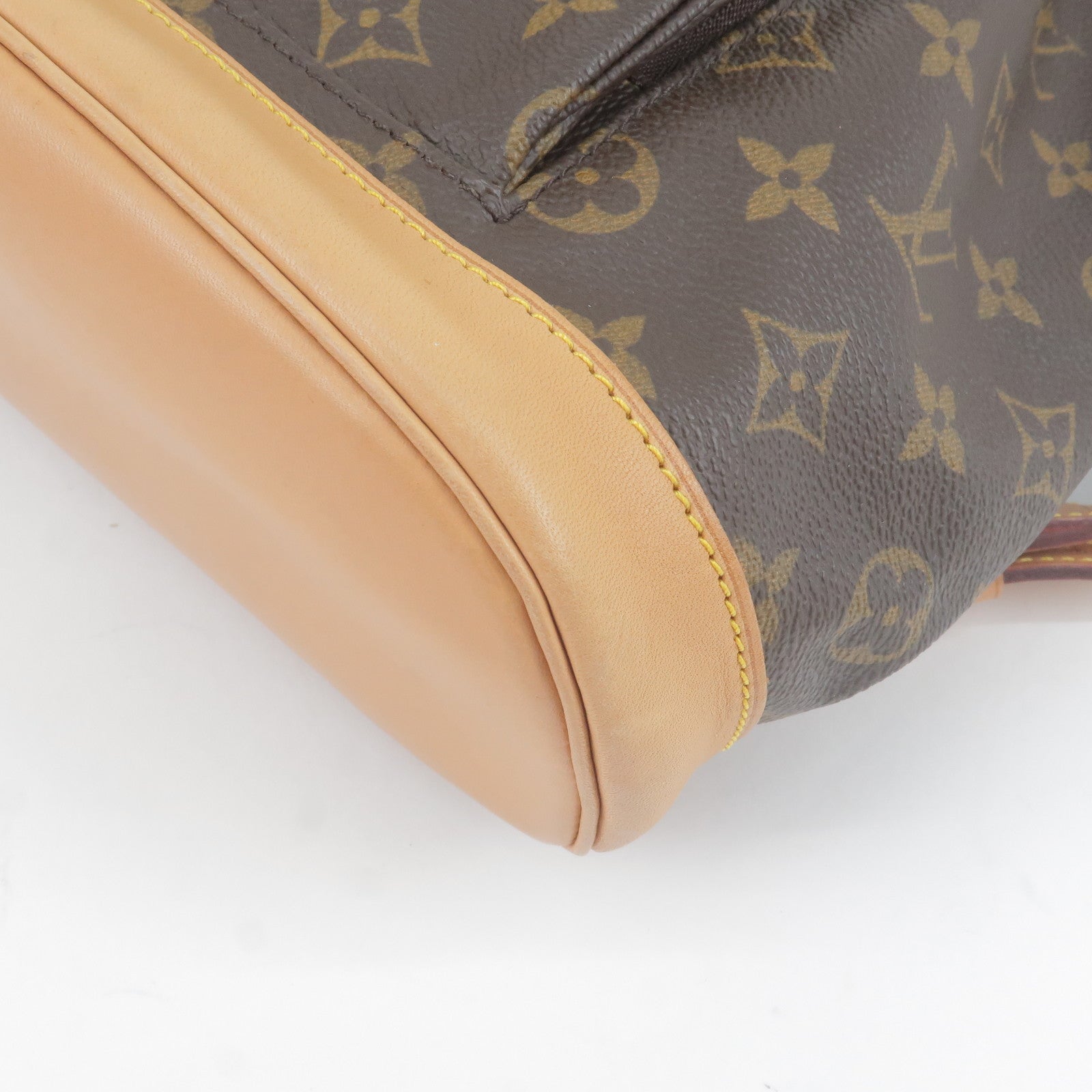 LOUIS VUITTON Boite Chapeau Souple MM Monogram Canvas Shoulder Bag Bro