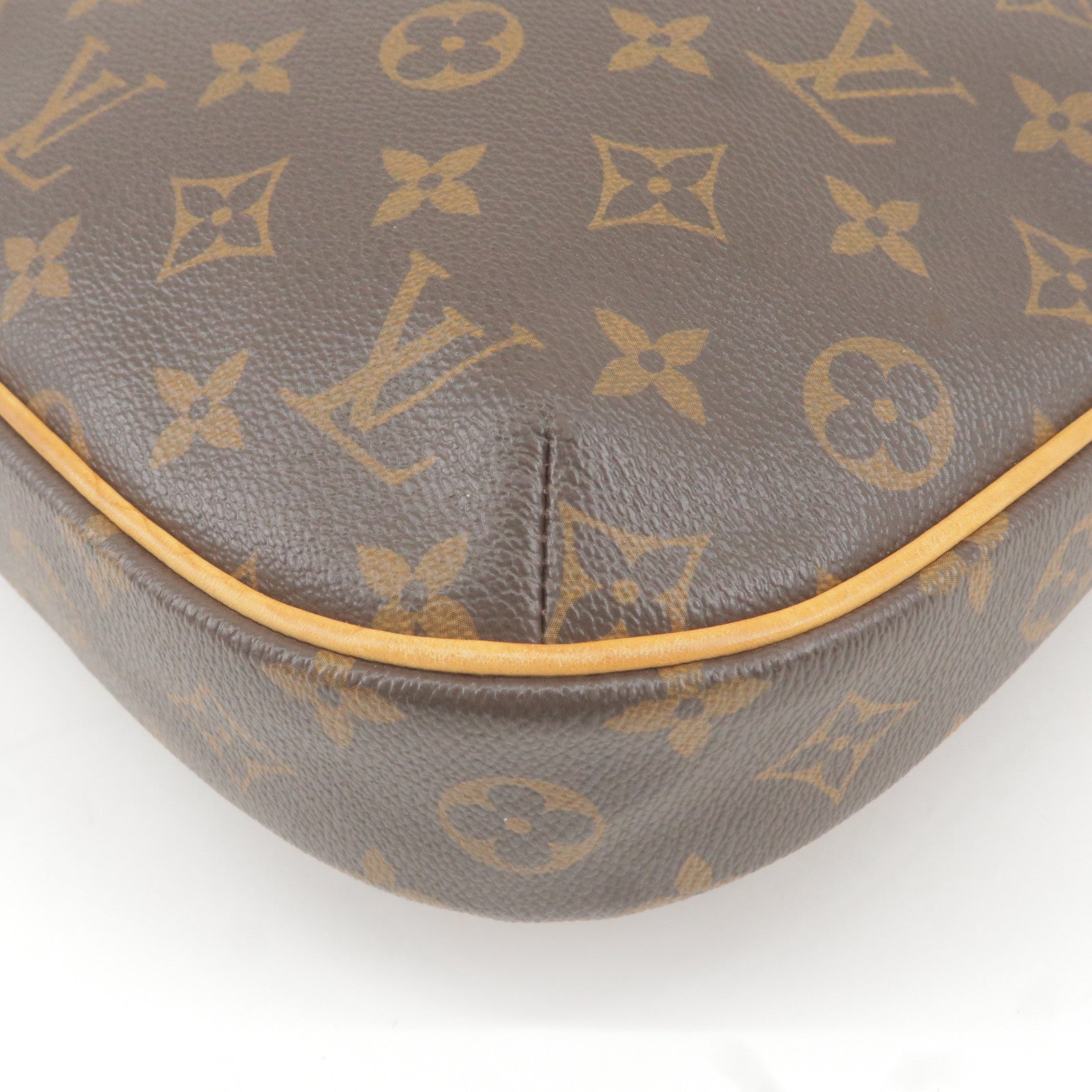 Sac à main Louis Vuitton L en cuir Mahina métal argenté - Louis - Monogram  - Bag - PM - Shoulder - Odeon - Vuitton - ep_vintage luxury Store - M56390  – dct