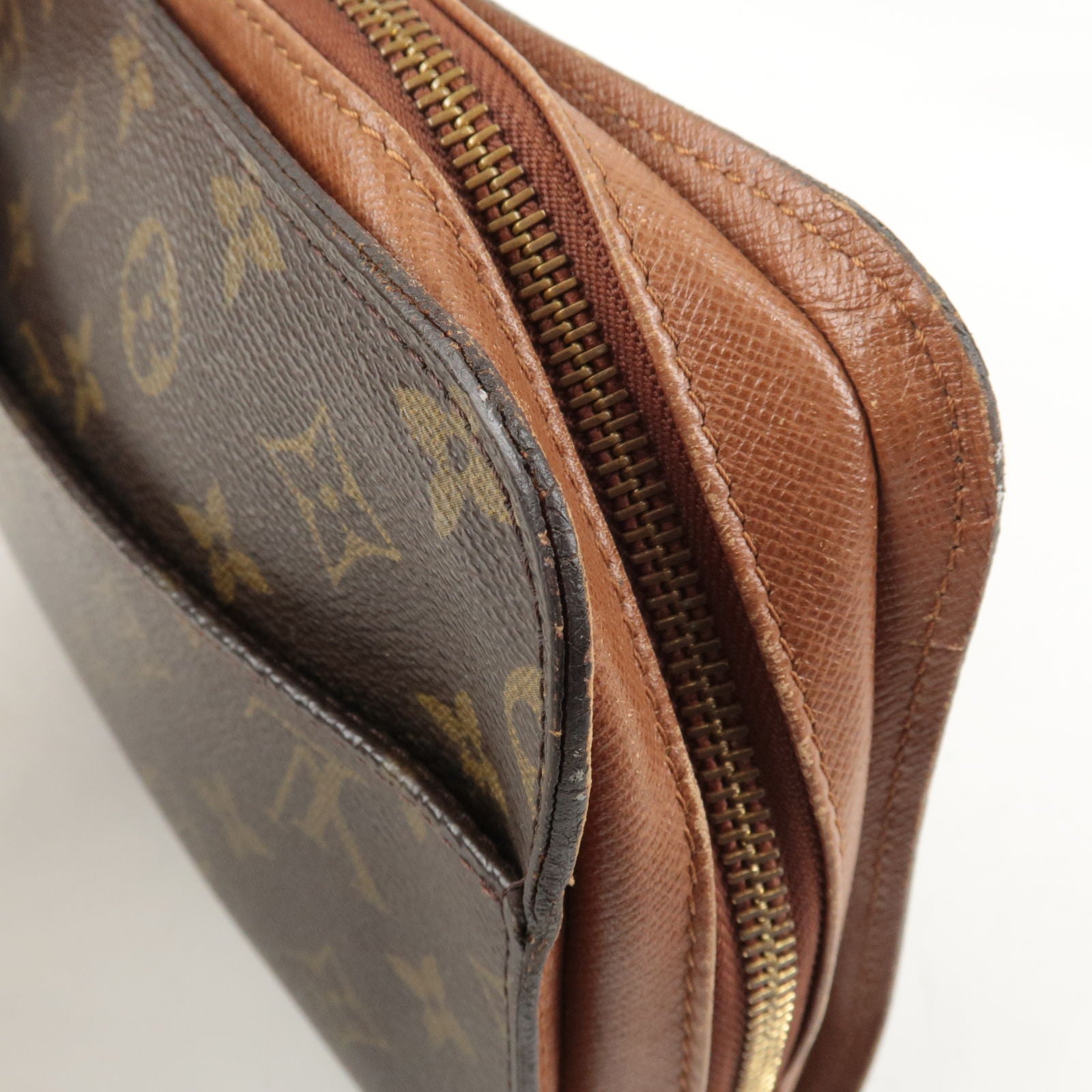 Clutch - Bag - Vuitton - M51790 – Bolso 24 horas Louis Vuitton en cuero  negro - Monogram - Vintage Louis Vuitton Petit Noe Black Epi Leather -  Pouch - Orsay - Louis