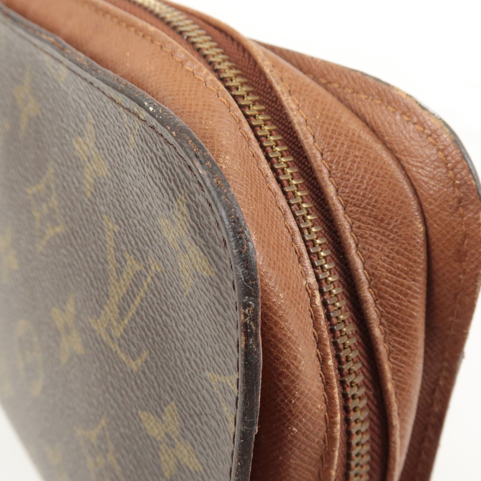 LOUIS VUITTON Sac Coeur Heart Monogram Canvas Crossbody Bag Brown