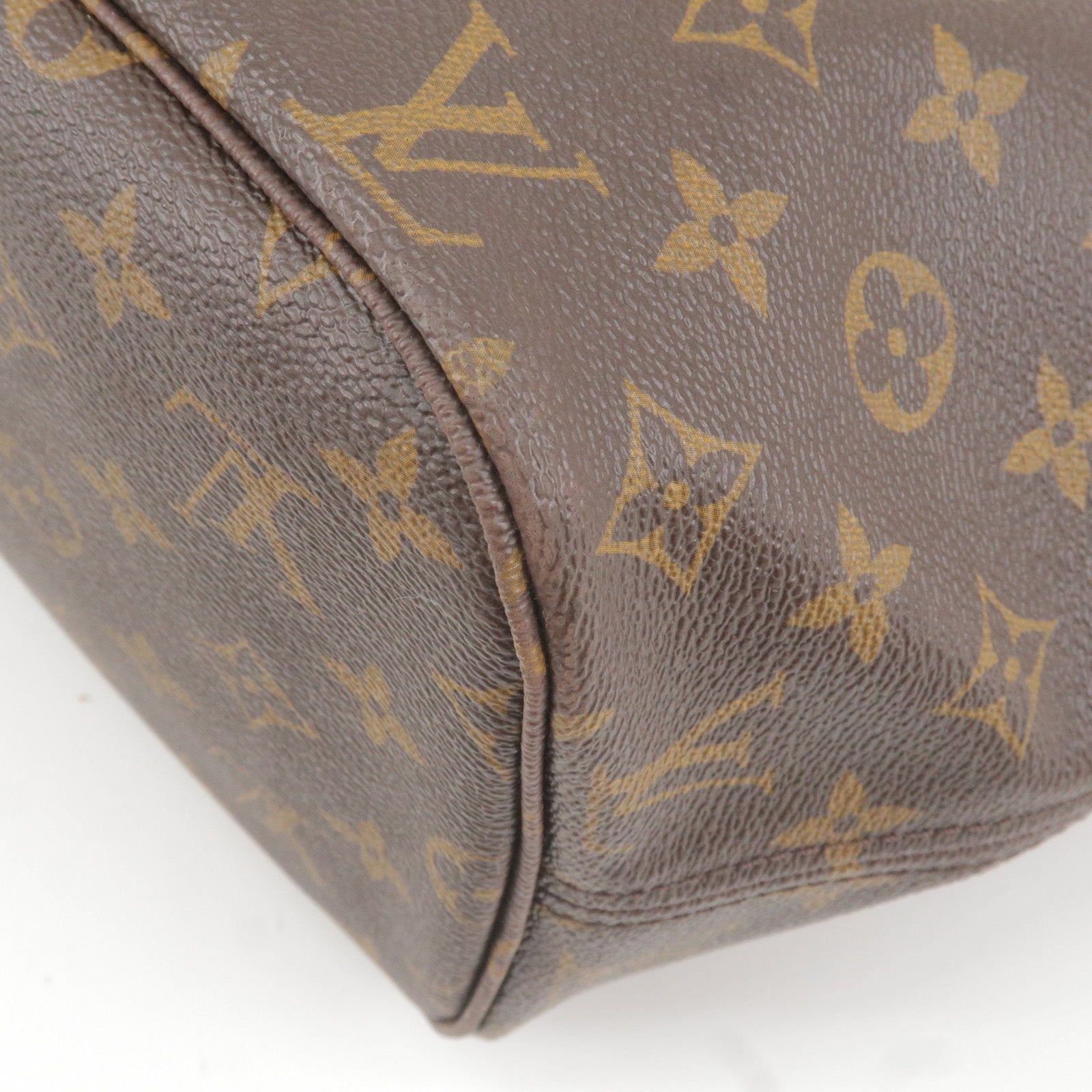 Bag - owned debossed monogram wallet - Neverfull - Vuitton - Monogram - MM  - LOUIS VUITTON Passport Holder Monogram Empreinte Wallet Black - Tote -  M40156 – Louis Vuitton 2010s pre - Louis