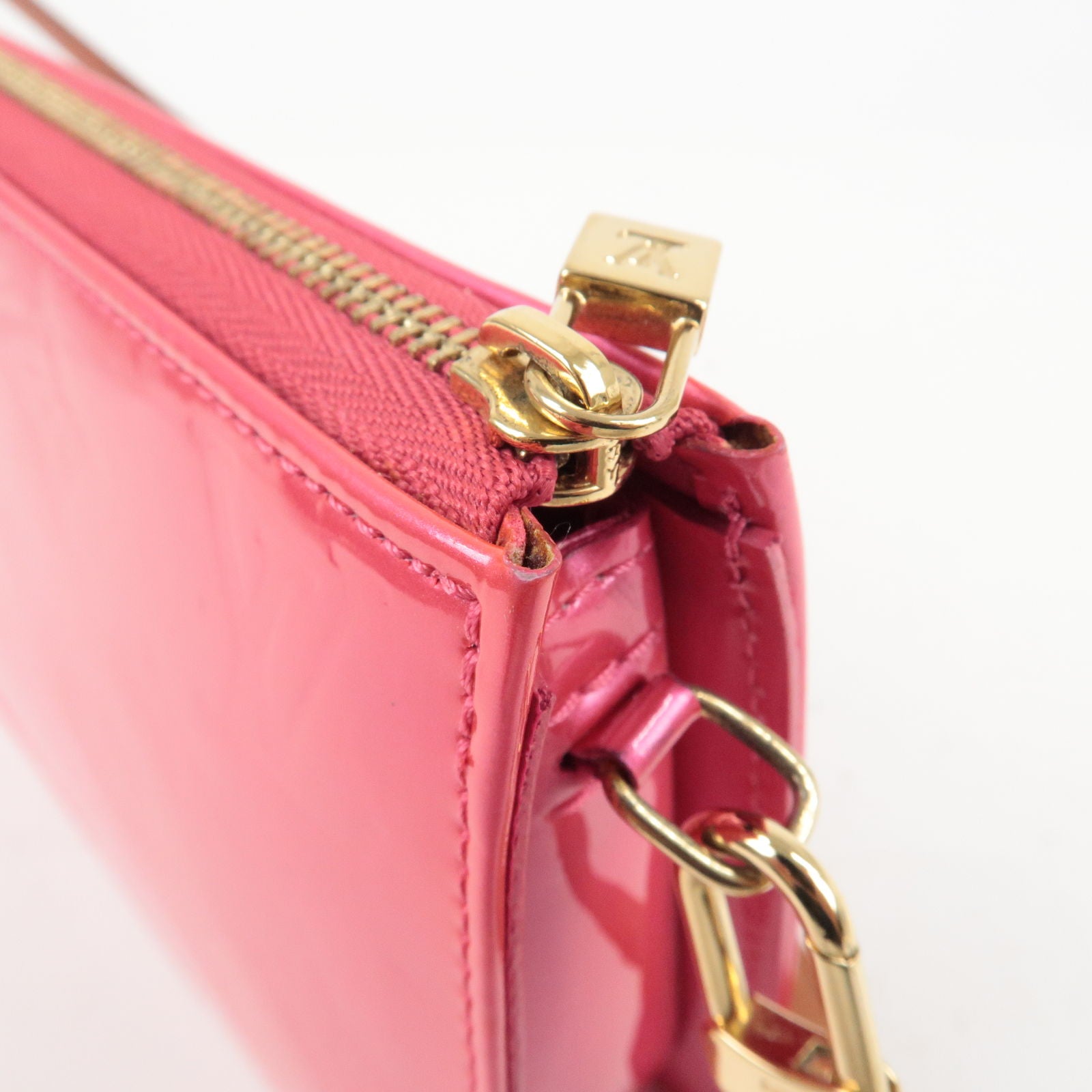 LOUIS VUITTON Sarah Monogram Vernis Leather Chain Wallet Light Pink