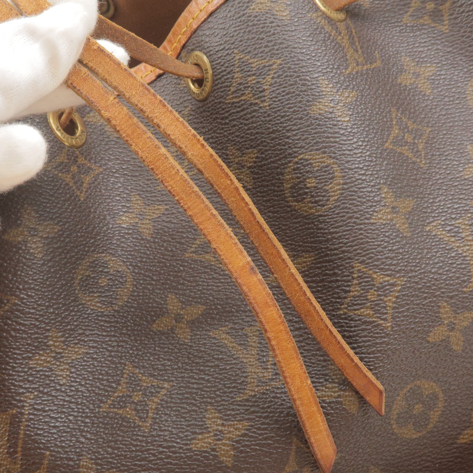 Louis Vuitton 2019 pre-owned Épi Neo Noé two-way bag - Louis - Monogram -  M42226 – Takashi Murakami x Louis Vuitton Monogram Cerises Sac Plat -  Shoulder - Noe - Vuitton - Bag - Petit