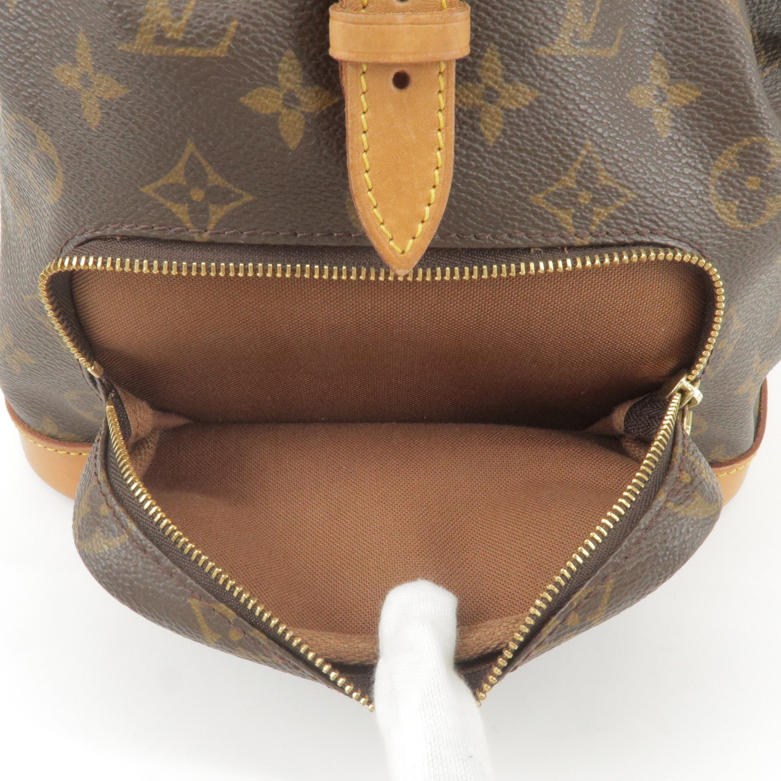 Louis Vuitton, Bags, Louis Vuitton Damier Ebene Bloomsbury Pm Crossbody  Bag Gently Used