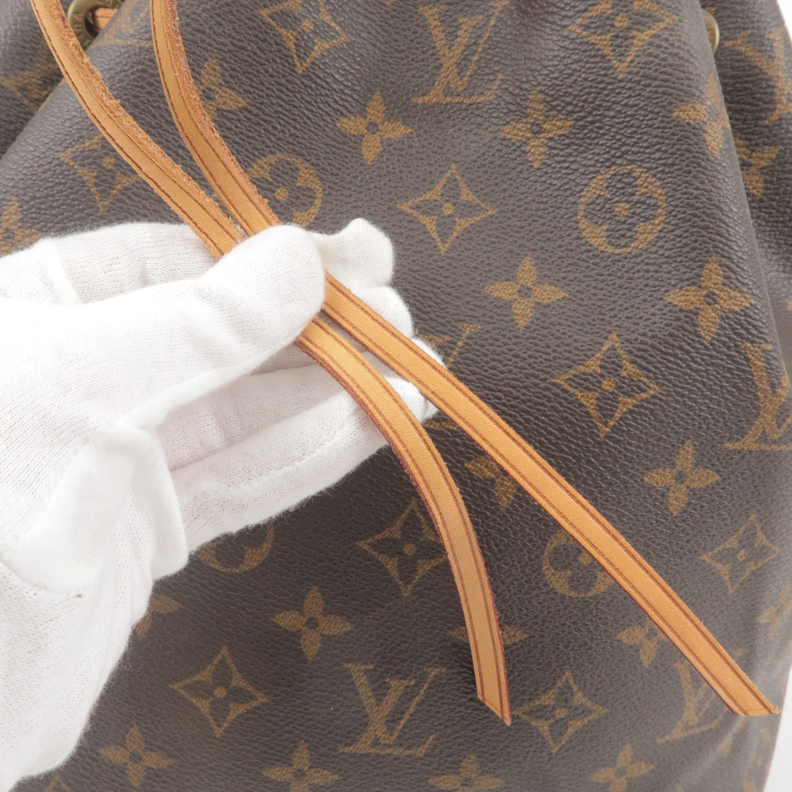 Petit - Monogram - Louis - Noe - Louis Vuitton x Takashi Murakami 2004 pre- owned monogram wrist strap - Vuitton - Shoulder - Bag - M42226 – louis  vuitton pochette city pouch in brown monogram canvas