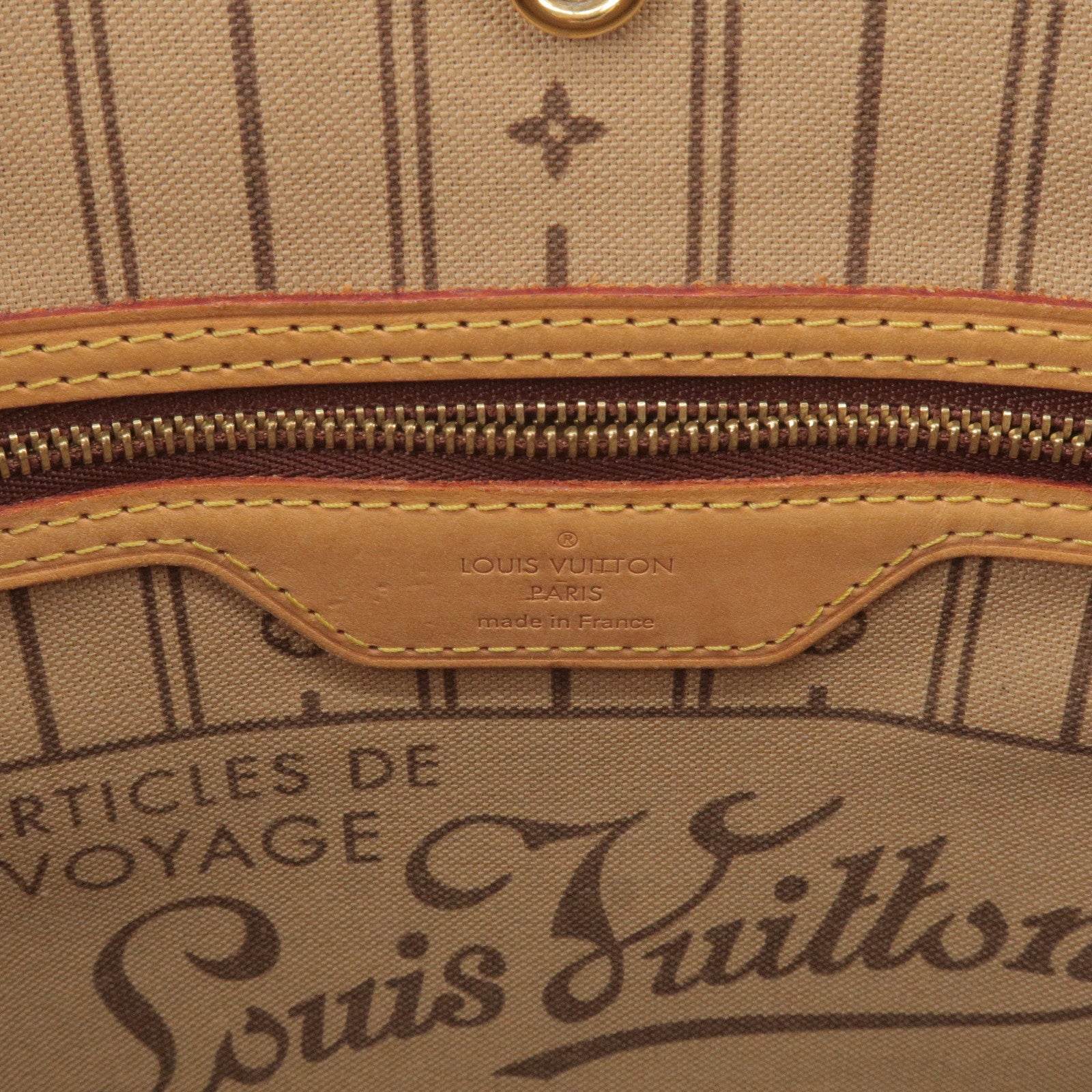 Louis Vuitton Portefeuille Lock Me Long Wallet