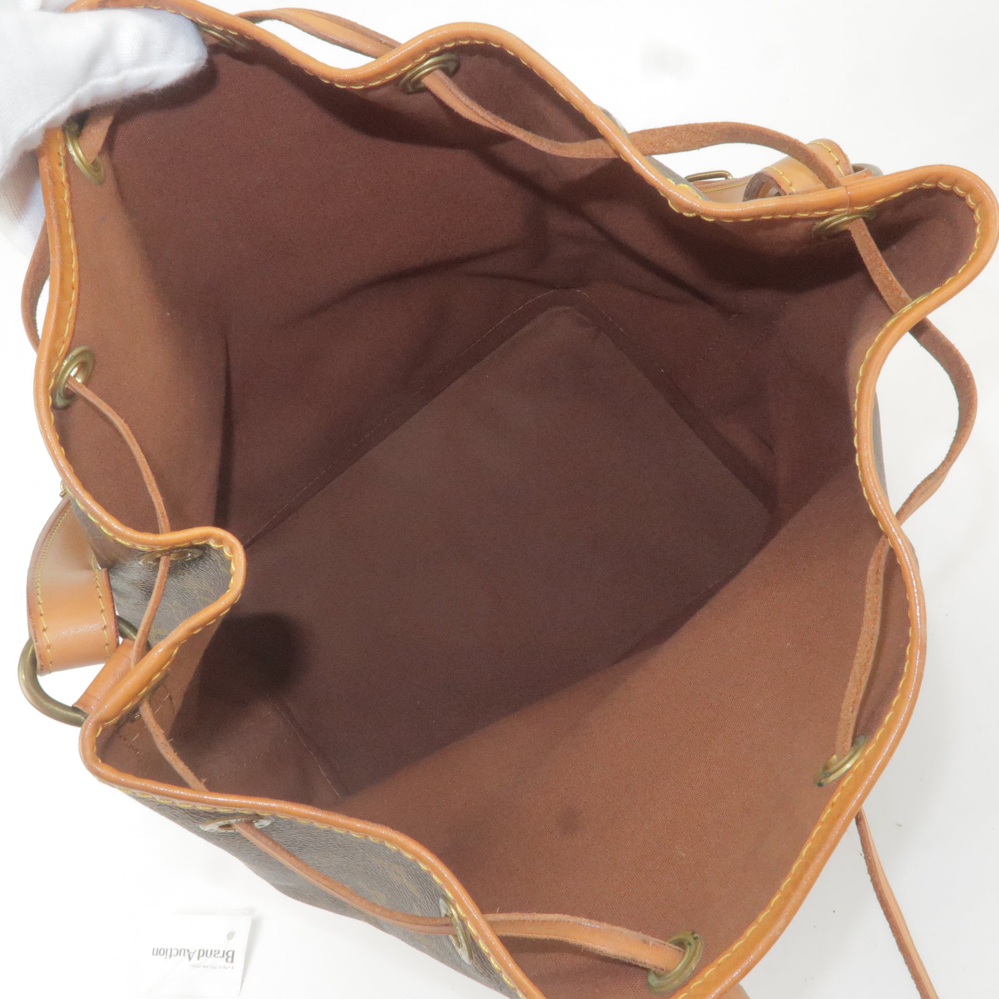 Hand - Shoulder - Bag - Bag - Vuitton - Noe - Looks Ethereal In Ladylike Louis  Vuitton Gown - M42224 – LOUIS VUITTON Graceful MM Monogram Canvas Shoulder  Bag Brown - Monogram - Louis
