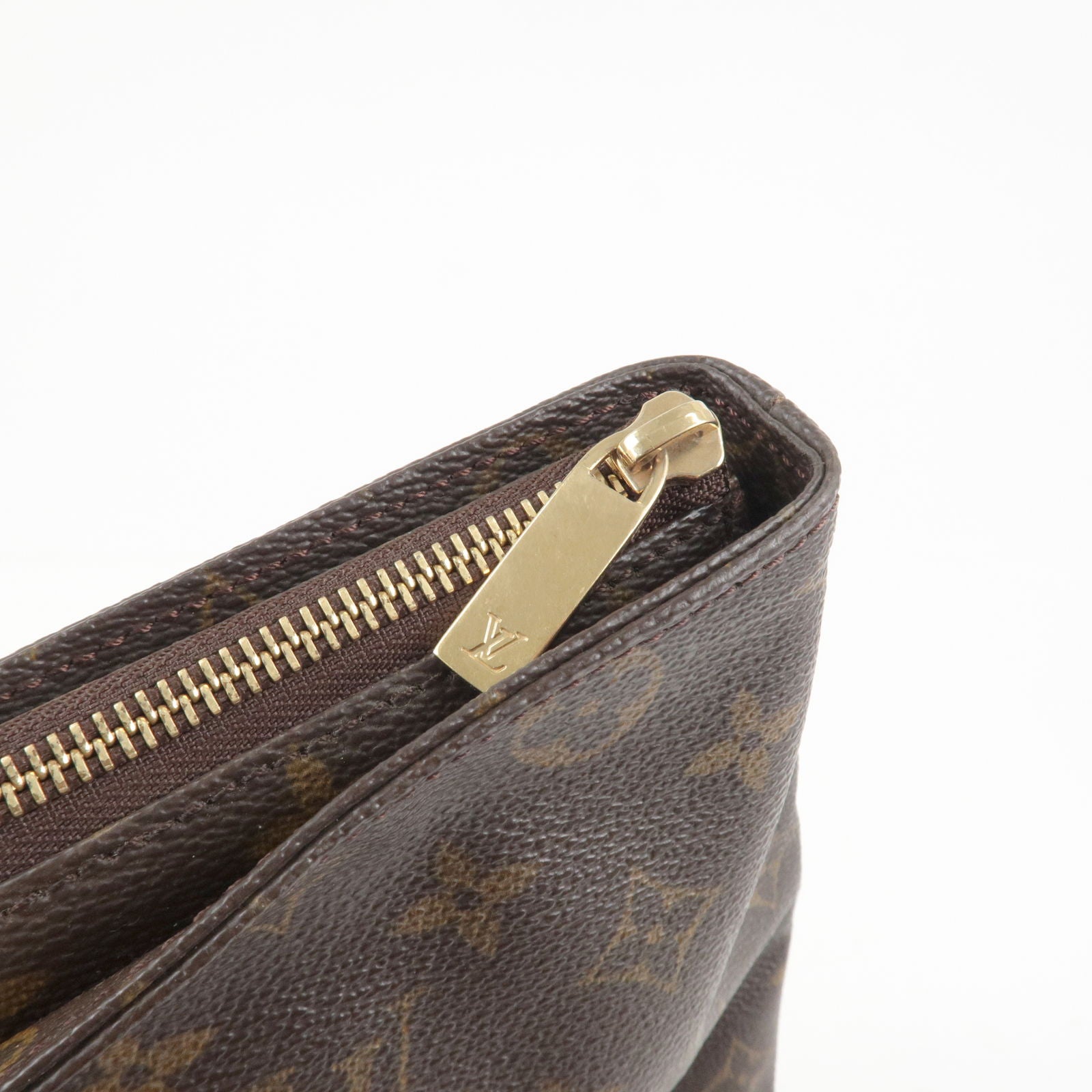 Louis Vuitton Pochette A4 Taiga Black/Rainbow in Taiga Leather