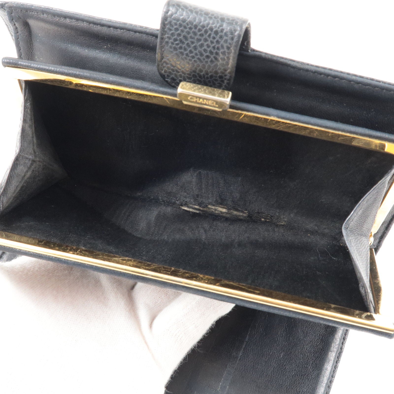 Melusine Ruspoli in head-to-toe Chanel - Bi - Wallet - Black - Caviar - Long  - A13498 – Брендовий туалетна вода gabrielle chanel - CHANEL - Fold - Skin