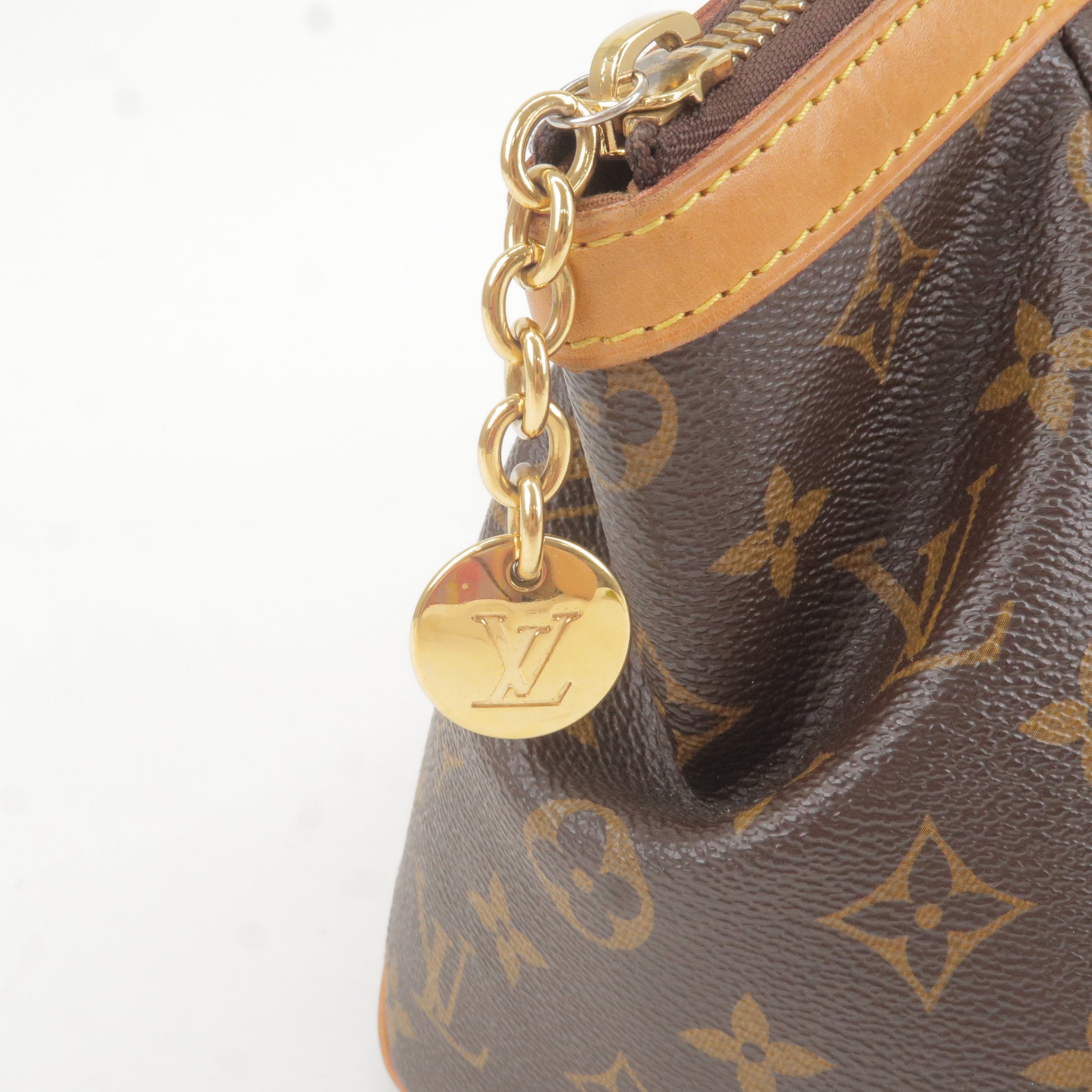 Sold at Auction: Louis Vuitton, LOUIS VUITTON POCHE DOCUMENTS MONOGRAM  POUCH