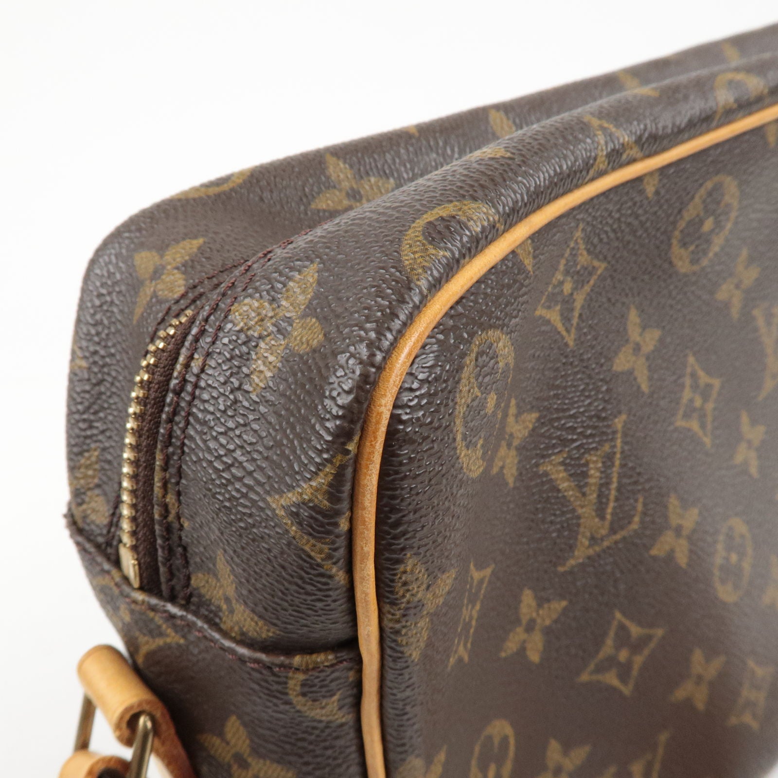 Bolso bandolera Louis Vuitton Capucines modelo pequeño en cuero granulado  negro - Bag - Louis - M51272 – Louis Vuitton 2005 pre - Trocadero -  Shoulder - Vuitton - Monogram - owned Musette Salsa crossbody bag Brown - 30