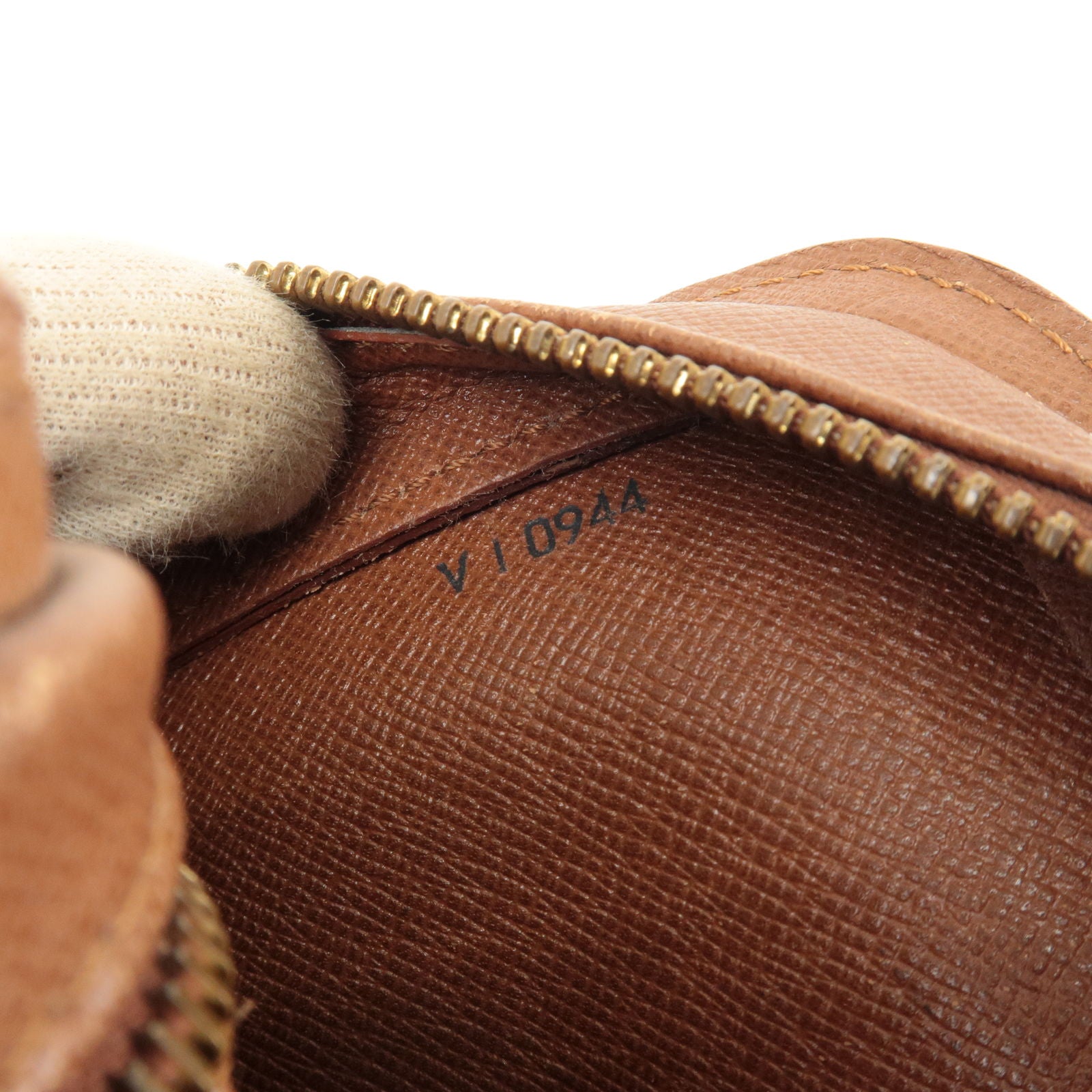 Louis Vuitton Neo Petit Damier Beanie, Small Leather Goods - Designer  Exchange