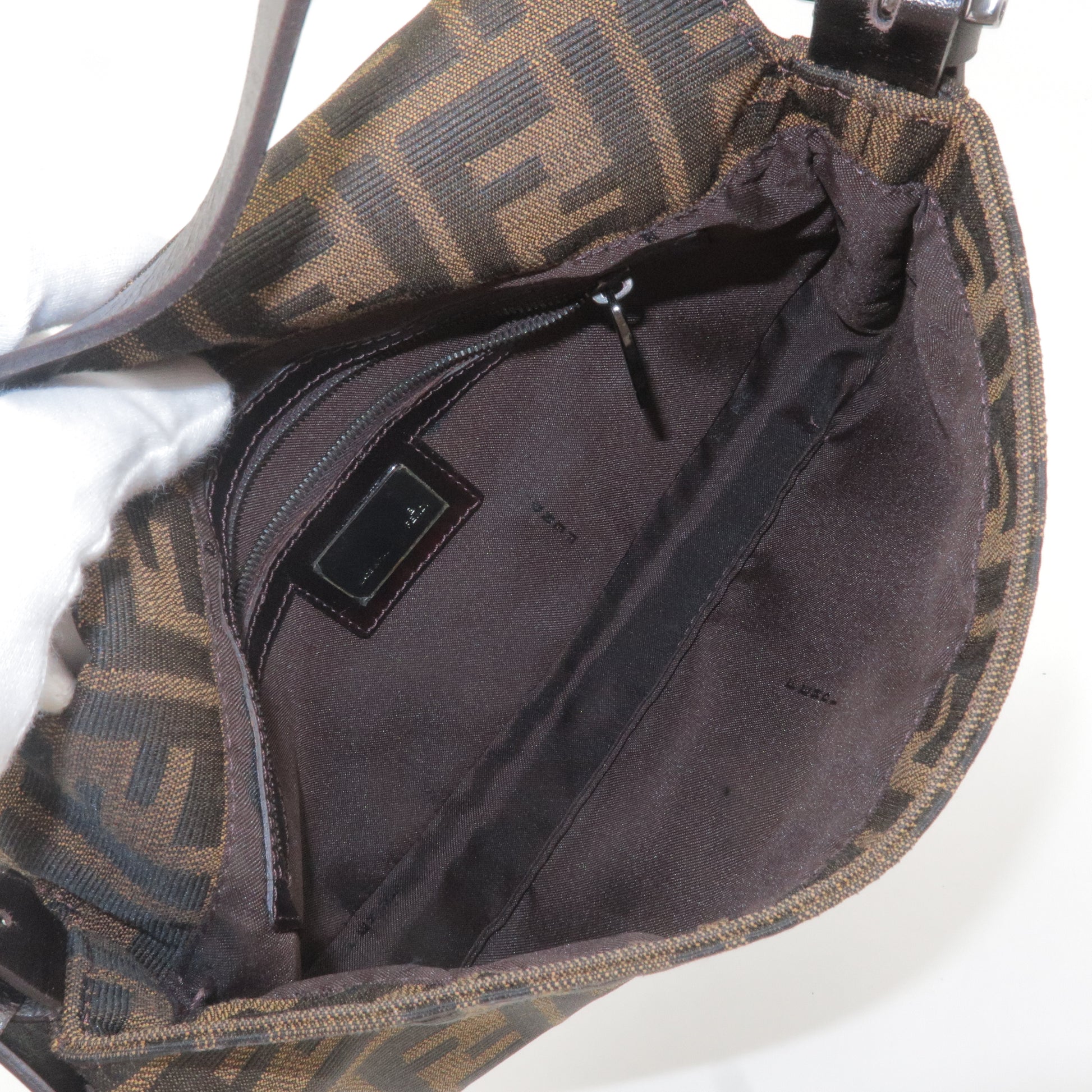Fendi Pre-owned Baguette Wool Shoulder Bag - Neutrals