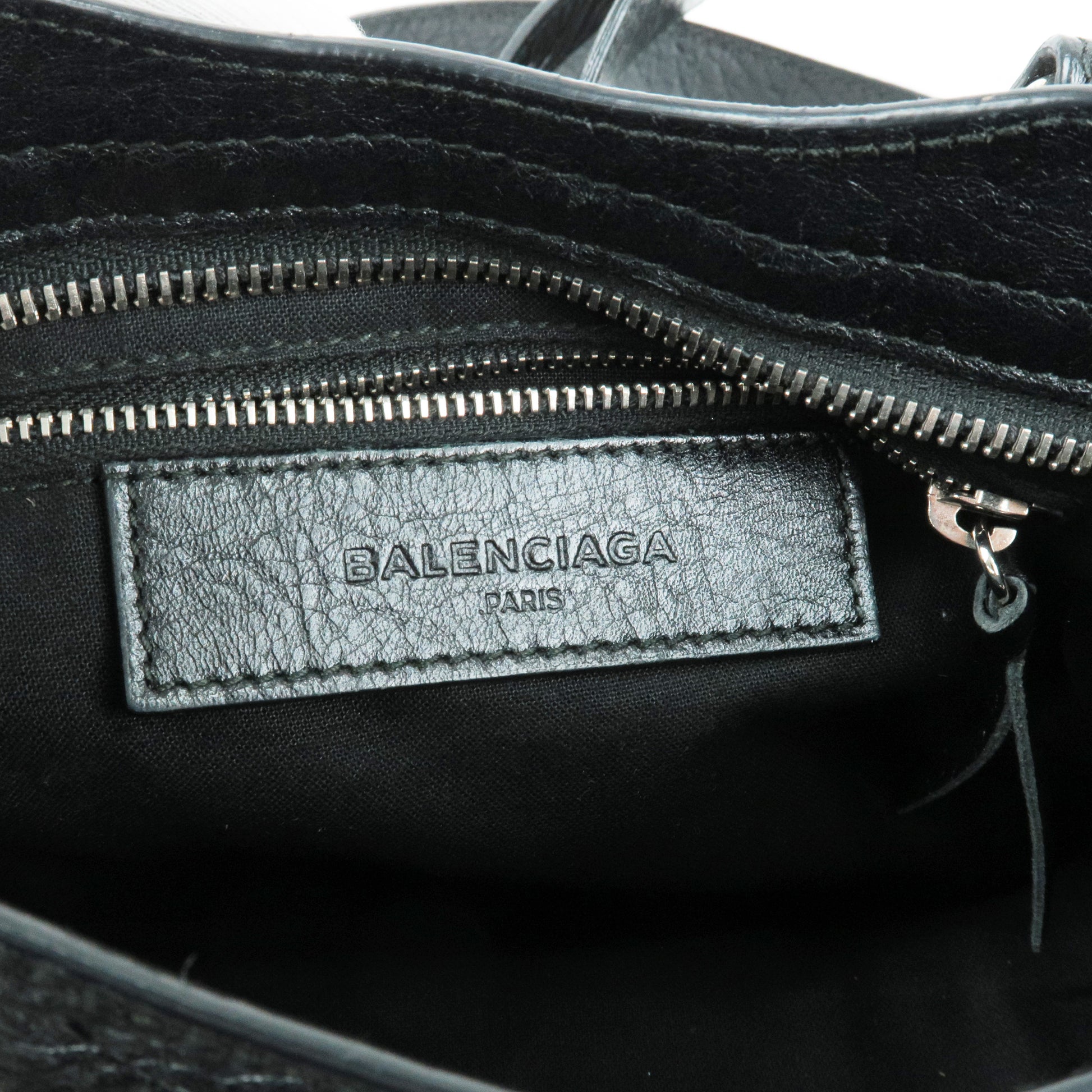 Valentino Garavani Black VLOGO mini leather bucket bag