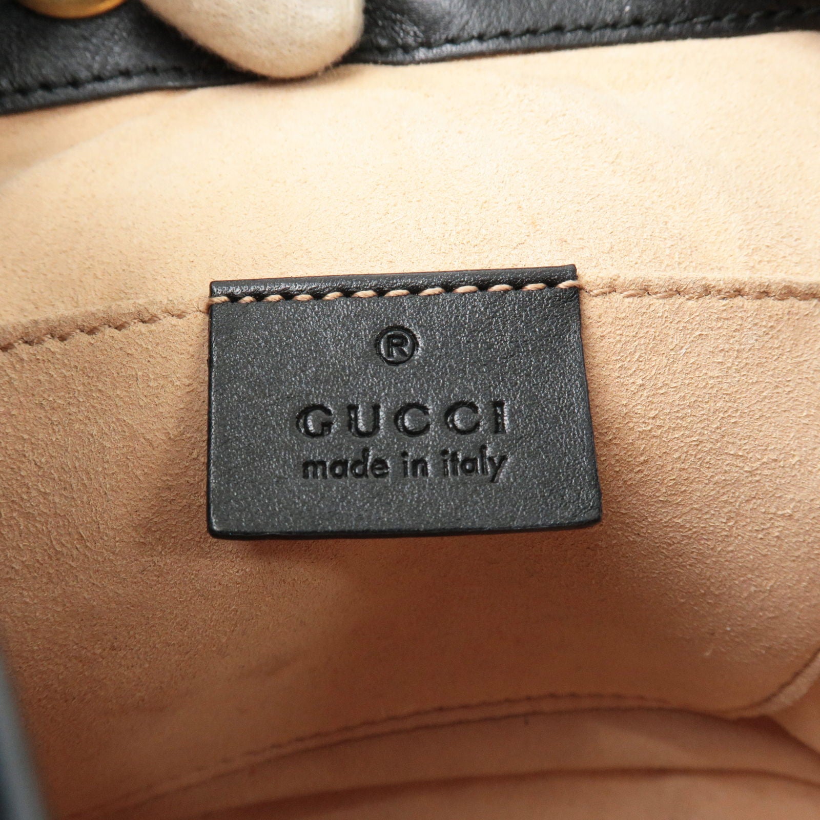 GUCCI - 528129 – Sac bandoulière Gucci GG Marmont en cuir matelassé nude -  Gucci Double G leather wallet keyring - Leather - Ruck - Pack - Sack - Back  - GG - Marmont - Black