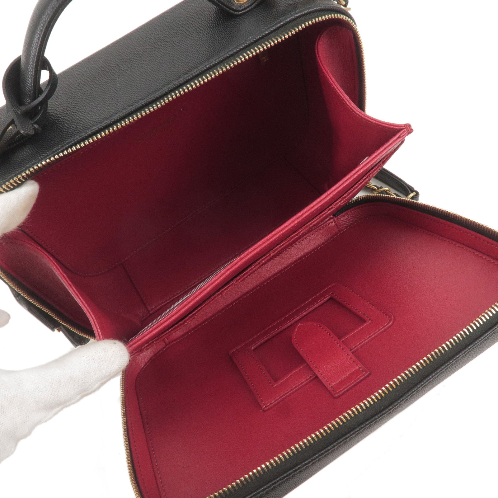 Chanel Handbags / Purses − Sale: up to −50%