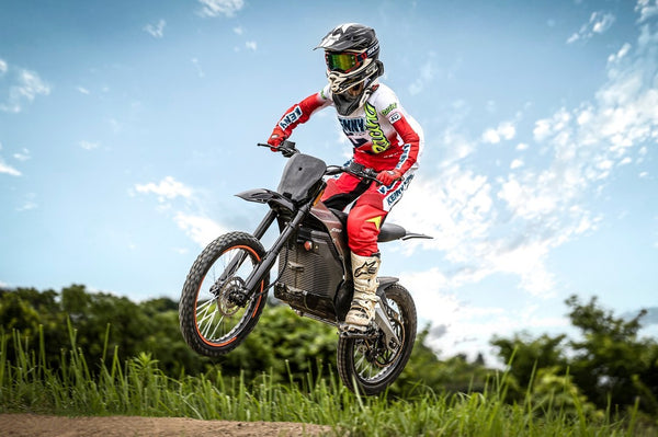 emmo-caofen-f80-electric-dirt-bike-jumping-in-air