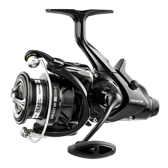 https://cdn.shopify.com/s/files/1/0019/7895/7881/products/daiwa-emcast-bite-and-run-spinning-reel-daiwa-reels-spinning-spinning-521-2500.jpg?v=1611583901