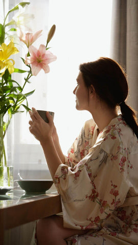 pregnant woman drinking tea