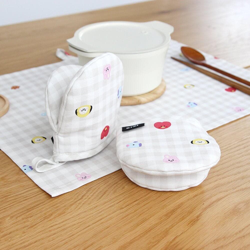 BT21 BABY Check Kitchen Gloves