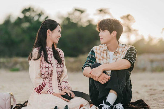 shin min-a and kim seonho staring at each other the beach set of Hometown cha-cha-cha