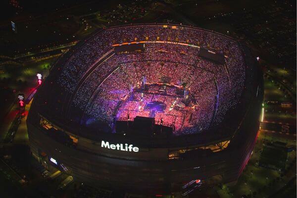 An overhead shot of the sold out Metlife Stadium in Rutherford, New Jersey during the BTS Love Yourself Speak Yourself tour in May 2019.