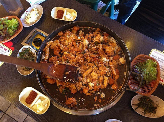Chuncheon berühmtes würziges Hühnchen 🍗 | Die Daebak Company