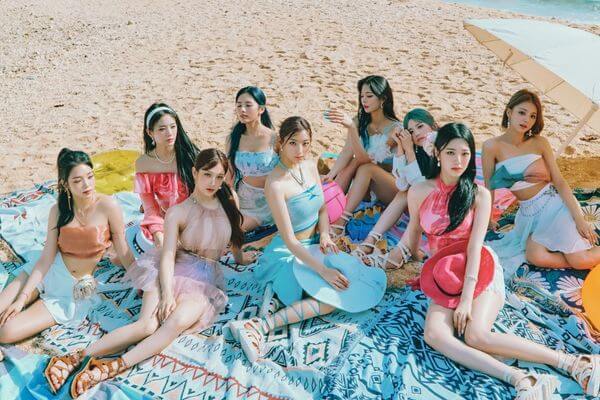 Fromis_9 members at the beach