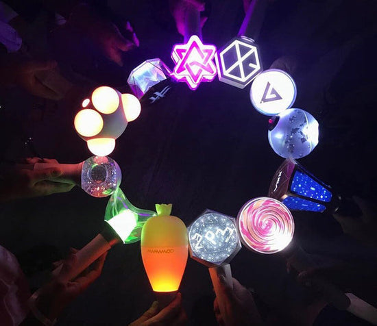 Ilumina tu mundo: palos de luz y k-pop ✨ | La compañía daebak