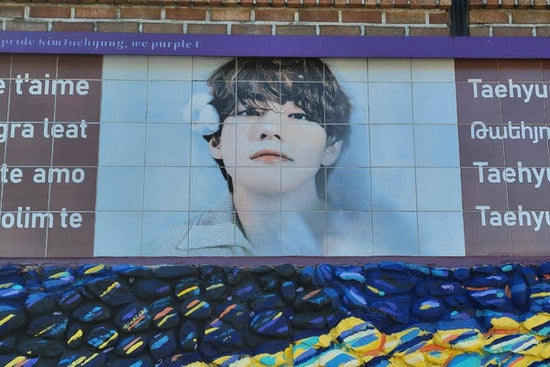 Promenez-vous le long de la rue murale BTS V à Daegu : un art violet parfait - The Daebak Company