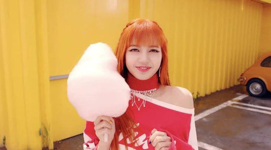 blackpink lisa with cotton candy