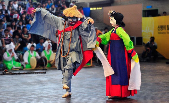 La magie du festival de danse des masques d'Andong - The Daebak Company