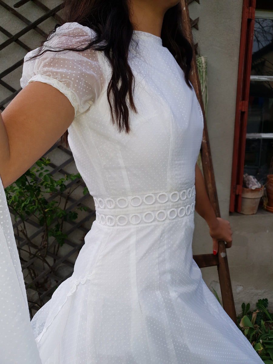  Robe  de mari e  vintage  1960 en plumetis avec tra ne 