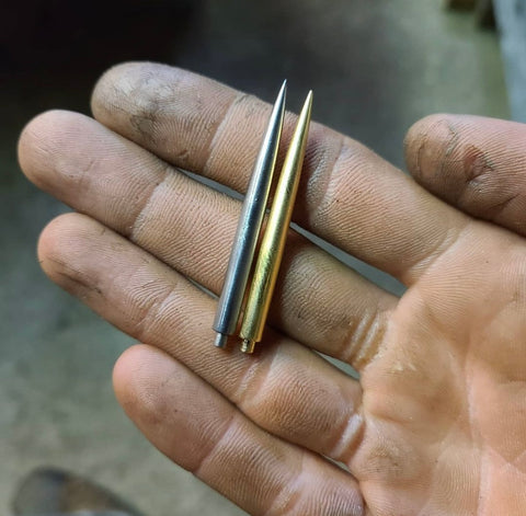 Balisong pivot needles