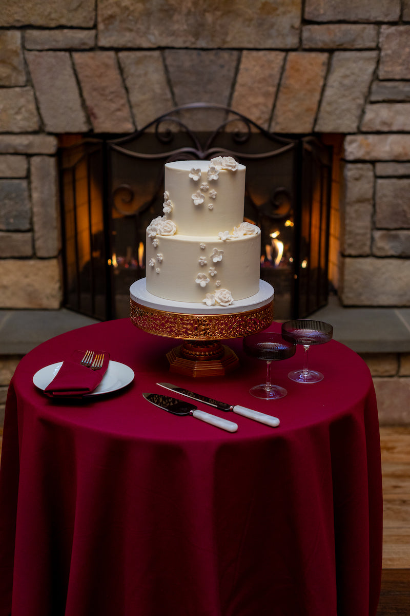 Classic Wedding Cake and Table