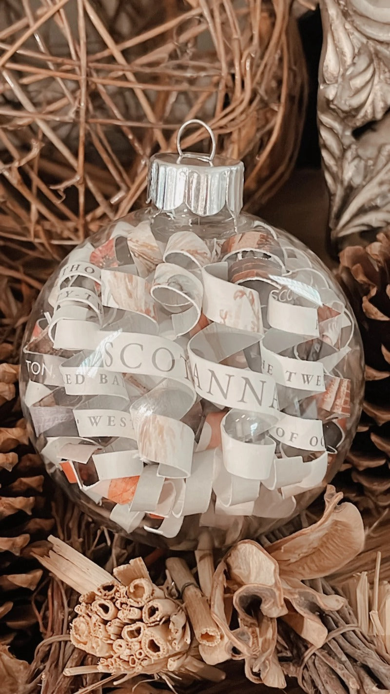 Curly Invitation Ornament