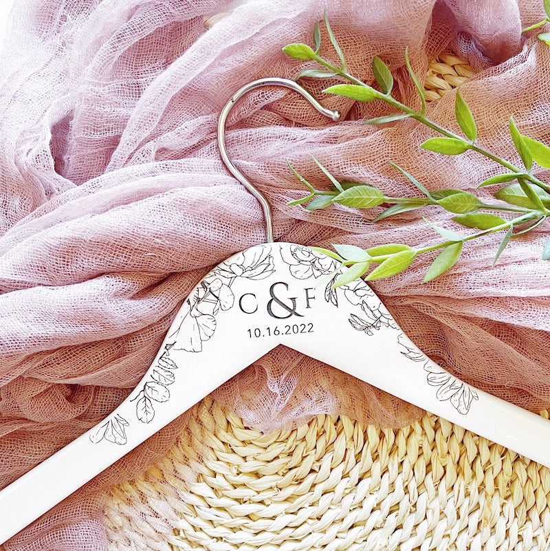 https://cdn.shopify.com/s/files/1/0019/9878/2525/files/floral-design-engraved-bridal-dress-hanger.jpg?v=1661796991