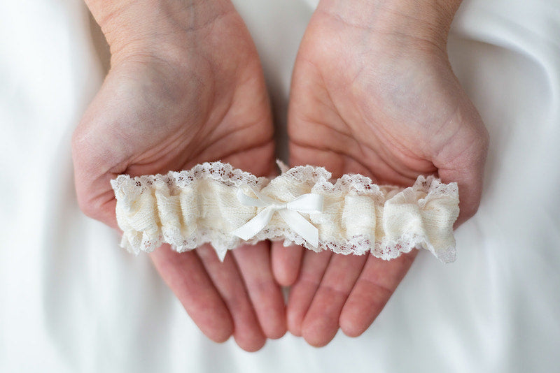 simple ivory lace garter