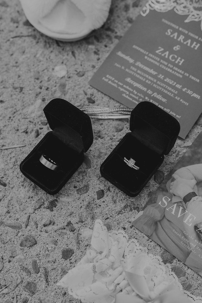 Details of Wedding Rings and Wedding Garter