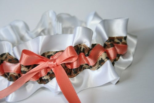 chic-leopard-print-wedding-garter