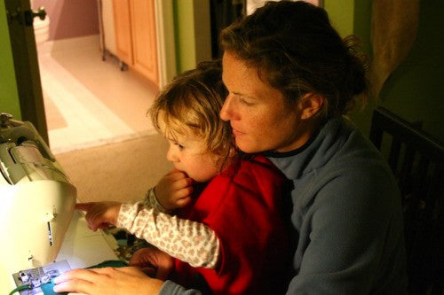 julianne-smith-the-garter-girl-sewing-with-daughter